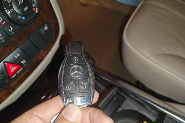 Used Mercedes-Benz R-Class 2011 R 350 L 4MATIC