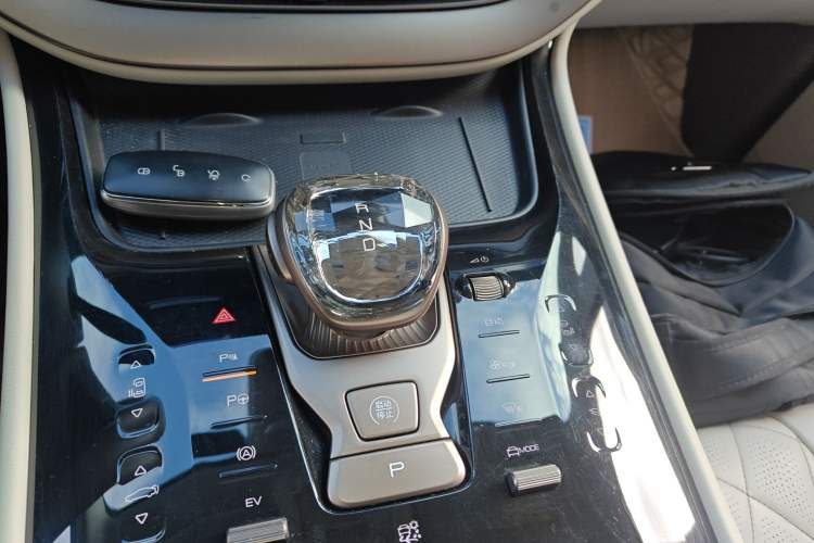 Used Denza D9 2022 DM-i 970 Four-Wheel Drive Flagship Model