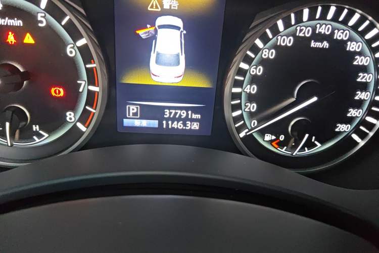 Used Infiniti Q50L 2018 2.0T Comfort Edition China V Standard Odometer Close Up