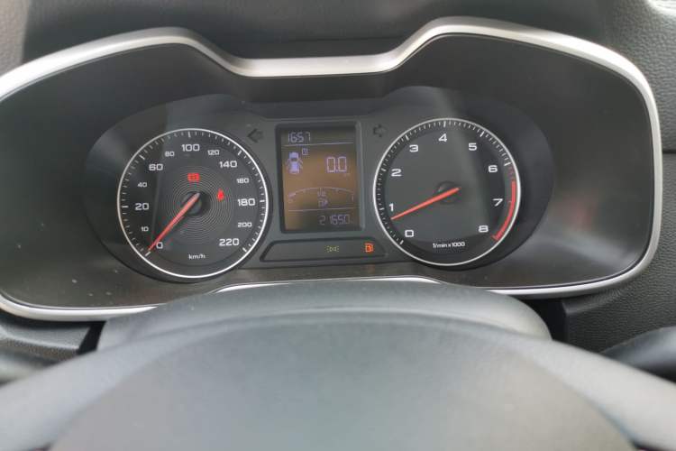 Used MG ZS 2020 Global Bestseller with 1.5L Engine Manual Transmission and a Massive 65-Inch Panoramic Sunroof Version Instrument Cluster