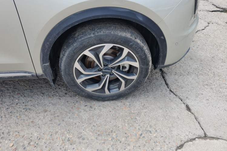 Used Haval Fierce Dragon Max 2023 1.5L Hi4 105 Four-Wheel Drive Smart Flagship Edition Right Front Wheel Hub