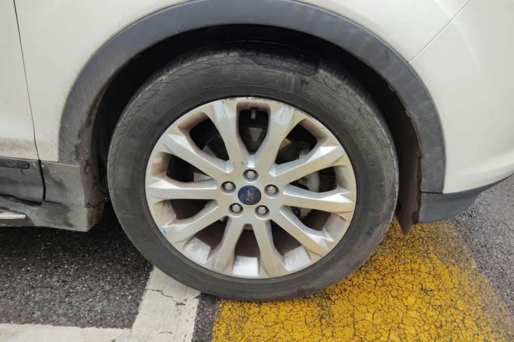 Used Ford Kuga 2015 1.5L GTDi Two-Wheel Drive Fashion Edition Right Front Wheel Hub