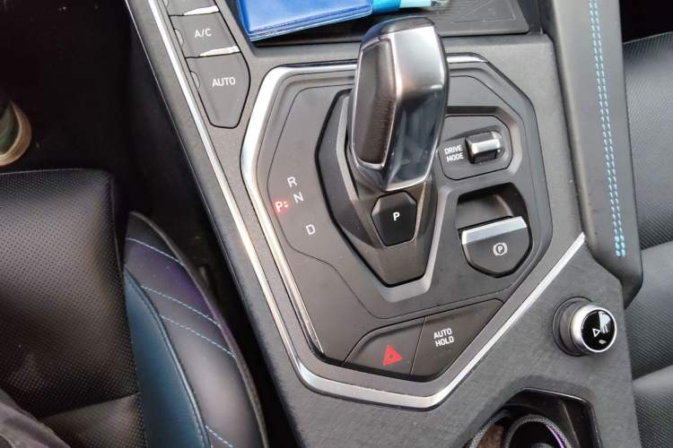 Used Lynk & Co 05 2020 2.0TD Two-Wheel Drive Shine Halo Gear Lever