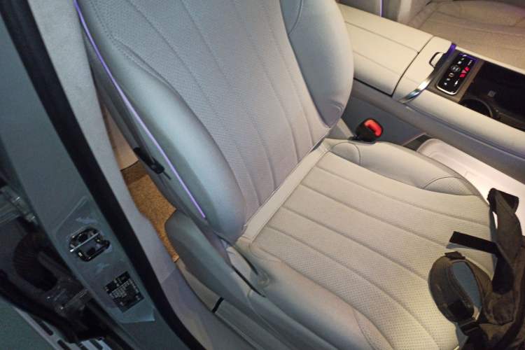 Used Mercedes-Benz EQE SUV 2024 500 4MATIC Flagship Edition Right Front Seat