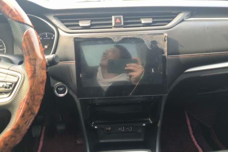 Used Roewe RX3 2021 PRO 1.6L Manual Flagship Model
