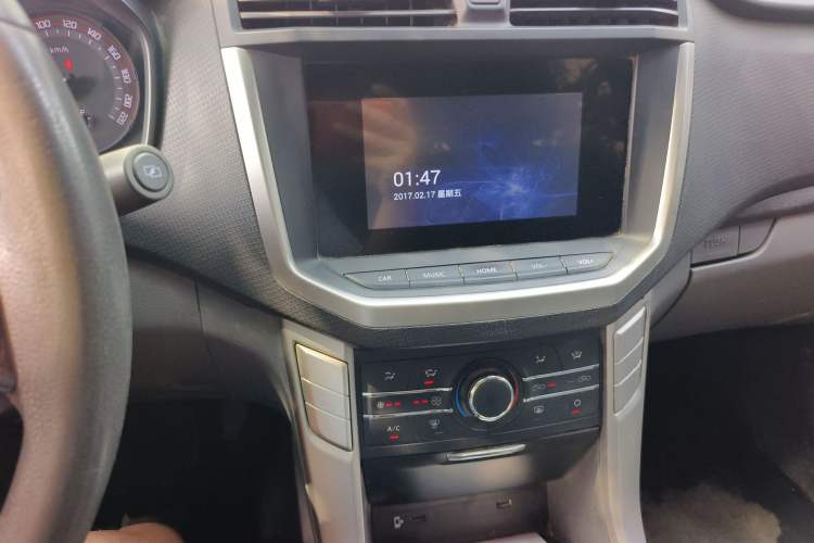 Used SAIC MAXUS T60 2019 2.4L Gasoline Manual Two-Wheel-Drive High-Ride Pioneer Edition Standard Cab