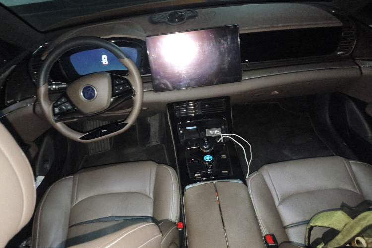 Used BYD Han 2020 DM Four-Wheel Drive Performance Edition Luxury Model Center Console