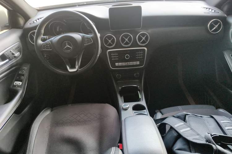 Used Mercedes-Benz A-Class 2016 A 200 Fashion Model Center Console