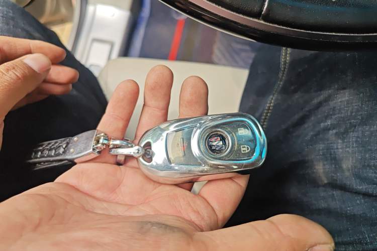 Used Buick GL8 2020 ES Land Cruiser 653T Comfort Edition Vehicle Key