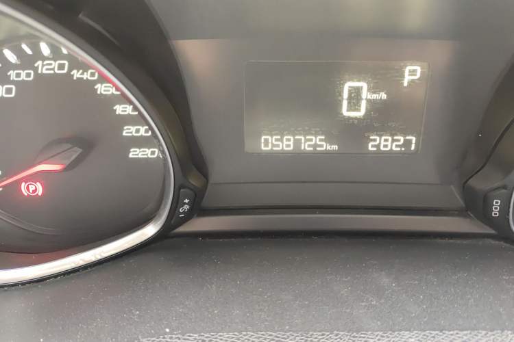 Used Peugeot 308S 2015 1.2T Automatic Jingchi Edition Odometer Close Up