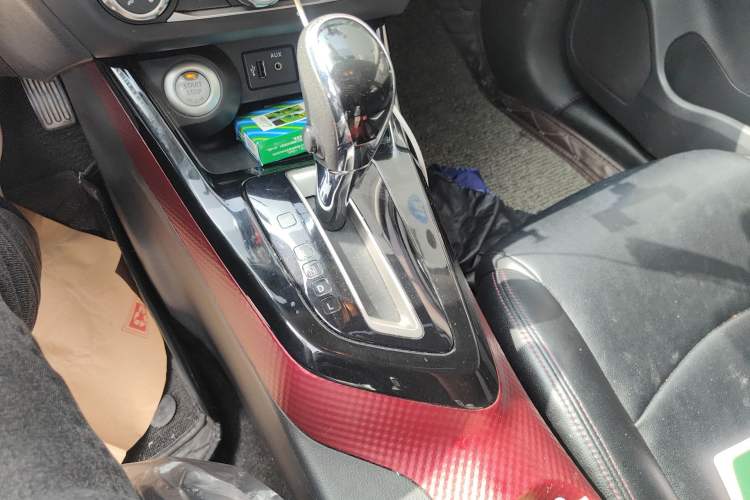 Used Nissan Lannia 2016 1.6L CVT Smart Cool Edition Gear Lever