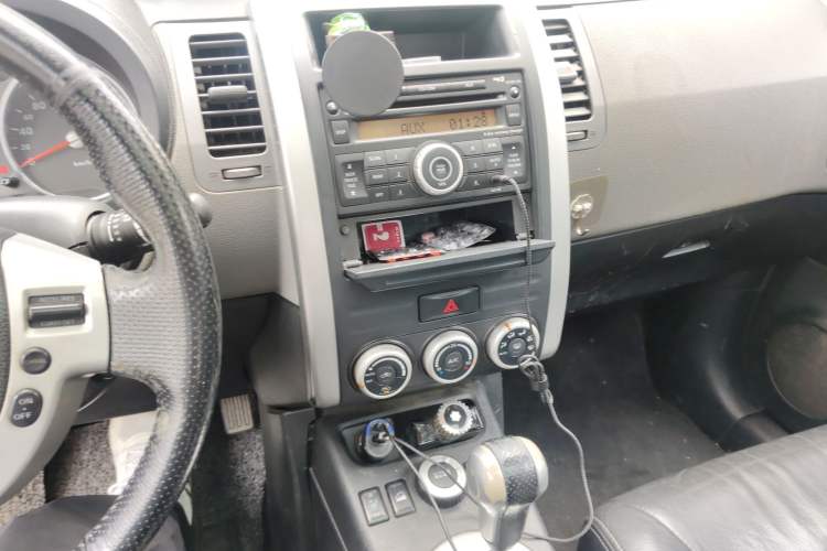 Used Nissan X-Trail 2010 2.5L CVT Luxury Edition 4WD Audio And AC Panel