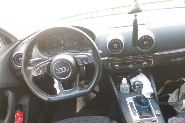 Used Audi A3 2019 Sportback 35 TFSI Sporty Version China VI Steering Wheel