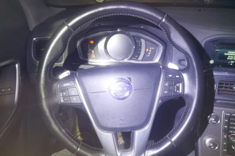 Used Volvo V60 2016 Cross Country T6 AWD
