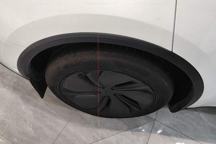 Used Tesla Model Y 2026 Long-Range All-Wheel-Drive Model
