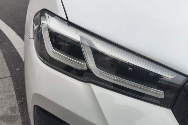 Used BMW 5 Series 2023 530Li Leading Model M Sport Package Right Front Headlight