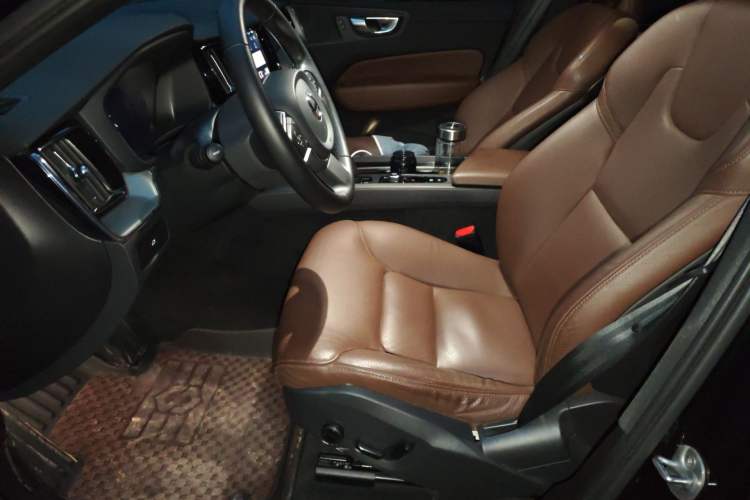 Used Volvo XC60 2024 B5 4x4 Smart Luxury Edition Left Front Seat