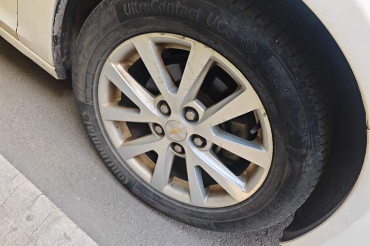 Used Chevrolet Malibu 2013 2.0L Automatic Luxury Edition Right Front Wheel Hub