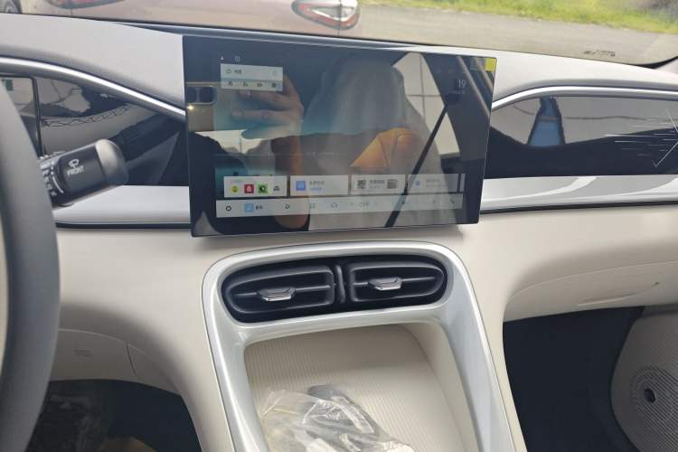 Used Geely Galaxy Geome 2026 Model 310km Youth Edition Audio And AC Panel