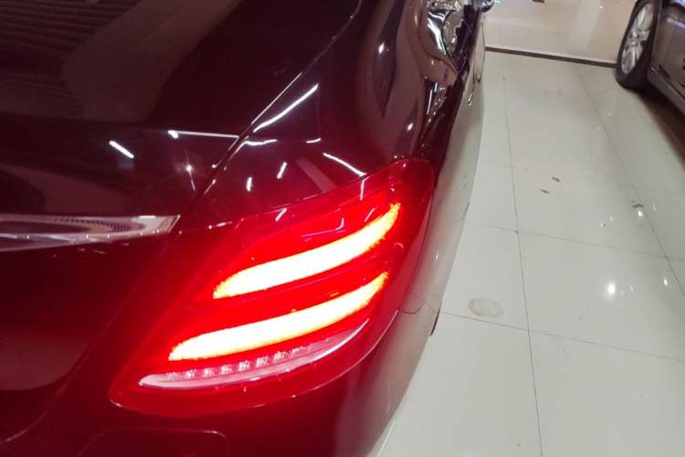 Used Mercedes-Benz E-Class New Energy 2020 E 300 e L Right Rear Taillight
