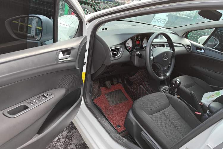 Used Peugeot 308 2014 Enjoy Edition Classic 1.6L Manual YouShang Model
