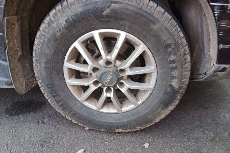 Used JMC Yuhu 3 2018 2.5T Diesel Two-Wheel Drive Advanced Version with Long Wheelbase
