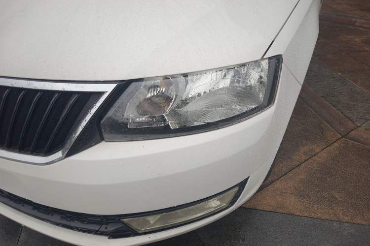 Used Skoda Rapid 2013 1.6L Automatic Smart Selection Model
