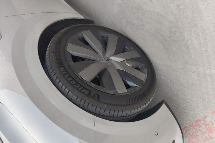 Used Li Auto i8 2025 Model Standard Version Left Front Wheel Hub