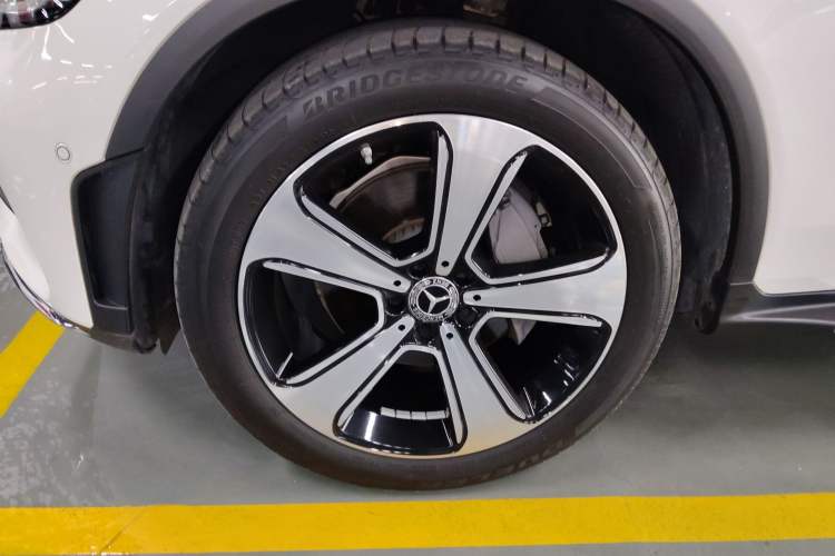 Used Mercedes-Benz GLC 2020 Facelifted GLC 300 L 4MATIC Luxury Edition Left Front Wheel Hub