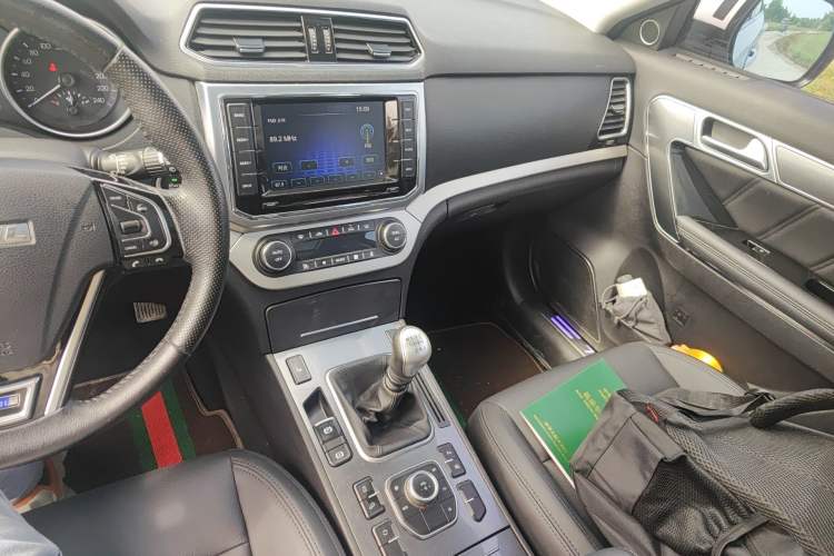 Used Haval H6 Coupe 2015 Blue Label 2.0T Manual Two-Wheel-Drive Elite Model Audio And AC Panel