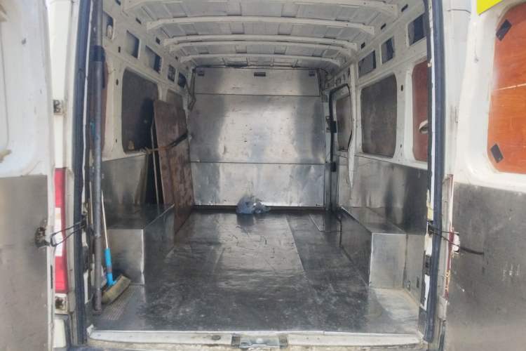 Used Dongfeng Yufeng 2020 2.5T V9 Cargo Van Long Wheelbase High Roof 3-Seater China V Emission Standard ZD25