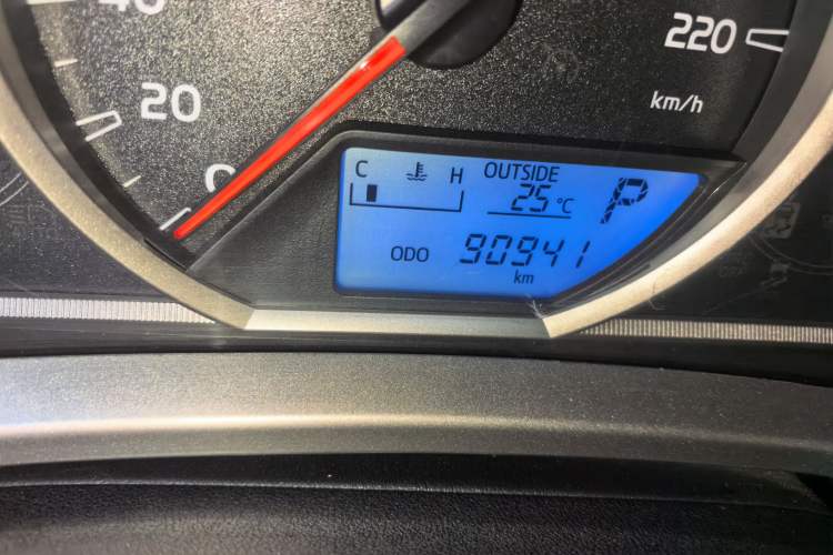 Used Toyota RAV4 2015 2.0L CVT Two-Wheel Drive Fashion Edition
