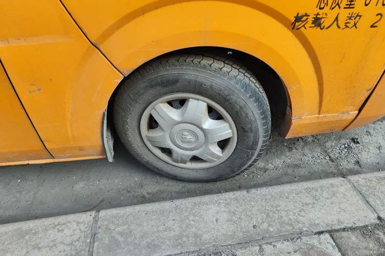 Used Foton Scenic G7 2016 2.0L Commercial Version Long Wheelbase High Roof – 4Q20M Right Front Wheel Hub