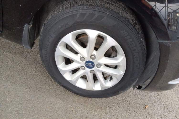 Used Ford Focus 2013 Sedan Classic 1.8L Automatic Base Model Right Front Wheel Hub