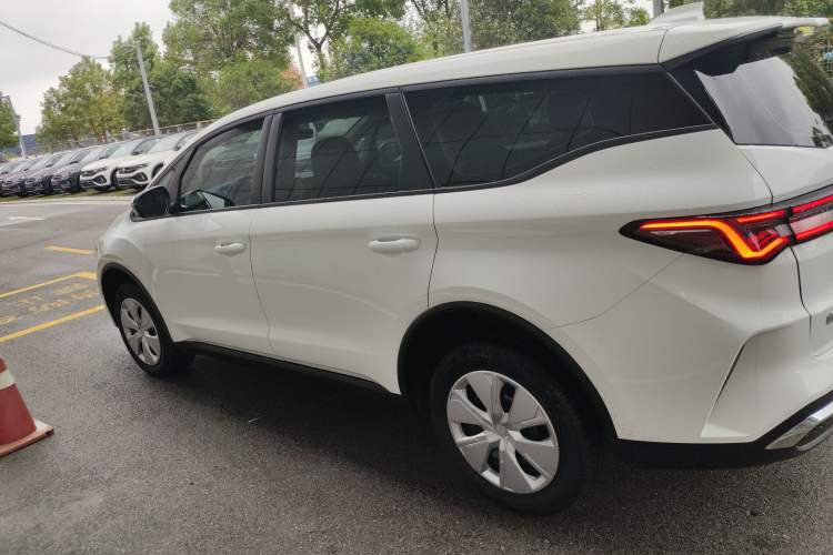 Used Livan Maple 80v L 2024 515 km Range 7 Seats