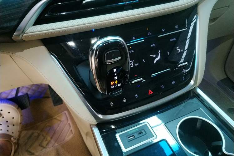 Used Buick GL8 2022 ES Landtrek 653T Luxury Edition Gear Lever