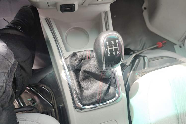 Used Jinbei New Hiace X30L 2021 1.5L Wealth Van Non-Air-Conditioned Version China VI Standard SWC15M
