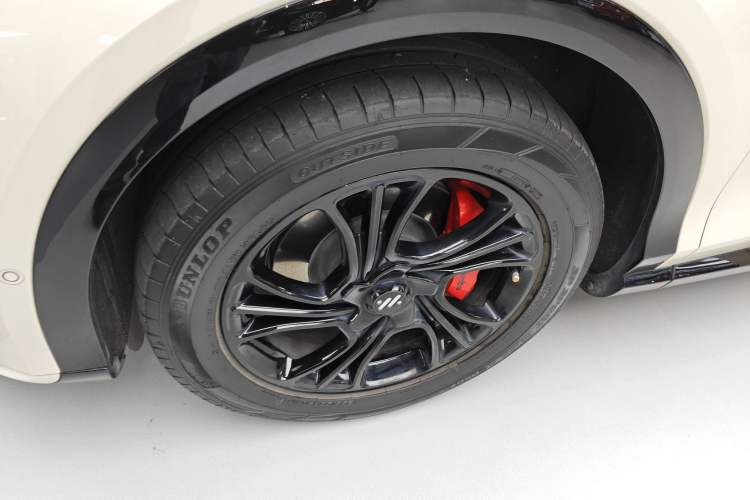 Used IM LS7 2023 90 kWh Elite All-Wheel-Drive Version Left Front Wheel Hub