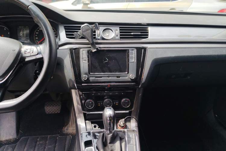 Used Volkswagen Passat 2016 280TSI DSG Prestige Edition Audio And AC Panel