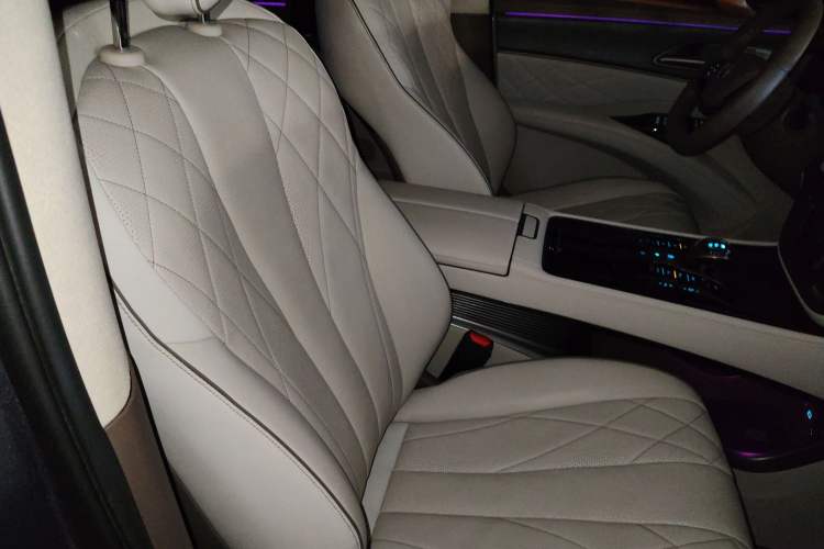 Used Denza D9 2022 DM-i 970 Four-Wheel Drive Flagship Model