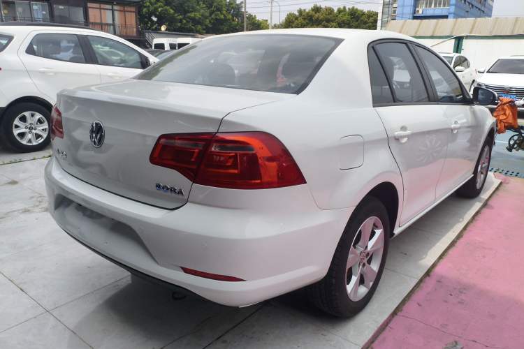 Used Volkswagen Bora 2015 Value Edition 1.6L Manual Fashionable Style
