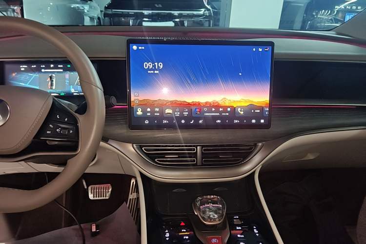 Used Denza D9 2022 DM-i 970 Four-Wheel Drive Flagship Model Audio And AC Panel