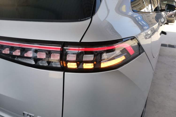 Used Dongfeng eπ eπ008 2024 210Max Range-Extended Version 6 Seats
