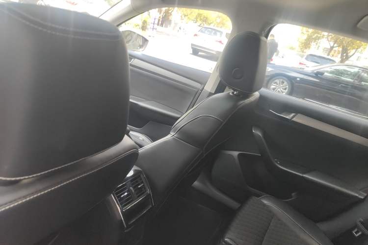 Used Skoda Superb 2018 TSI330 DSG Comfort Edition China VI Standard Headliner