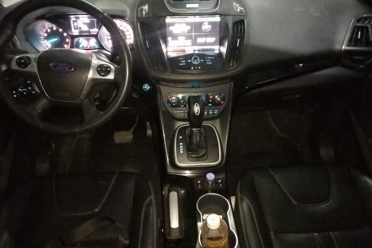 Used Ford Kuga 2013 2.0L GTDi Four-Wheel-Drive Sport Model Interior 2