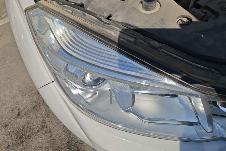 Used Great Wall Wingle 6 2017 2.4L Gasoline 4x4 Elite Version 4G69 Right Front Headlight