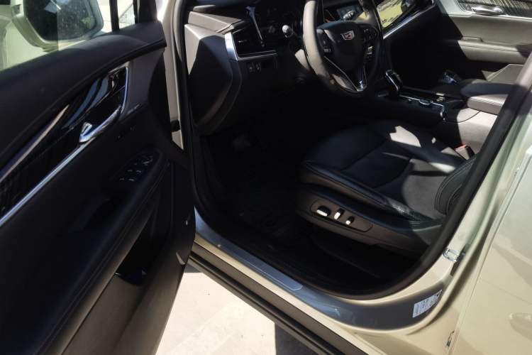 Used Cadillac XT6 2021 2.0T Six-Seater Four-Wheel-Drive Luxury Version
