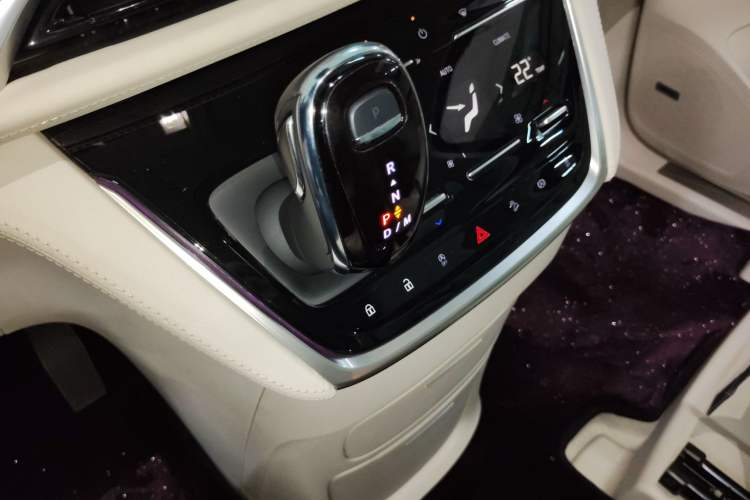 Used Buick GL8 2022 Facelift Avenir Aivia Six-Seat Deluxe Edition Gear Lever