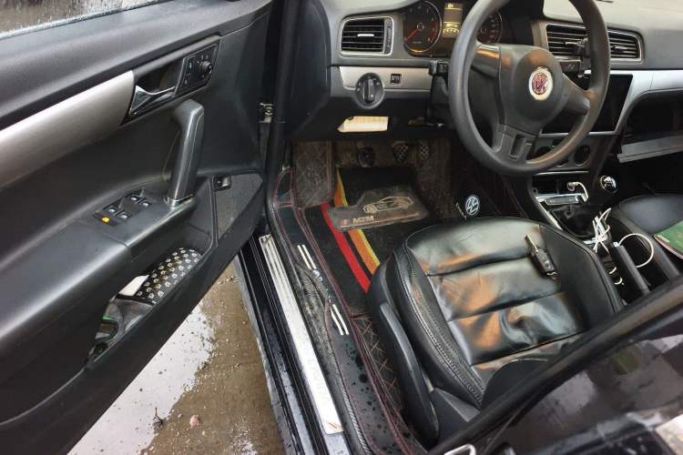 Used Volkswagen Lavida 2013 Restyled Classic 1.6L Manual Comfort Edition
