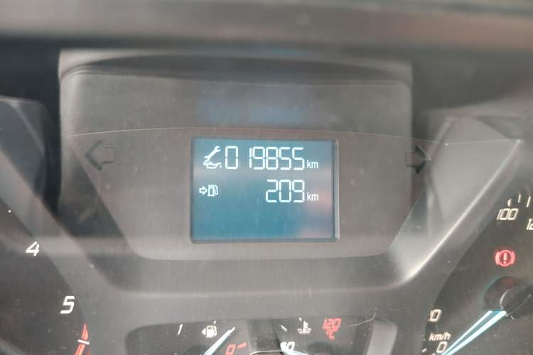 Used Ford Transit 2017 2.0T Diesel Multi-Function Commercial Vehicle Short Wheelbase Mid-Roof China V Standard Odometer Close Up